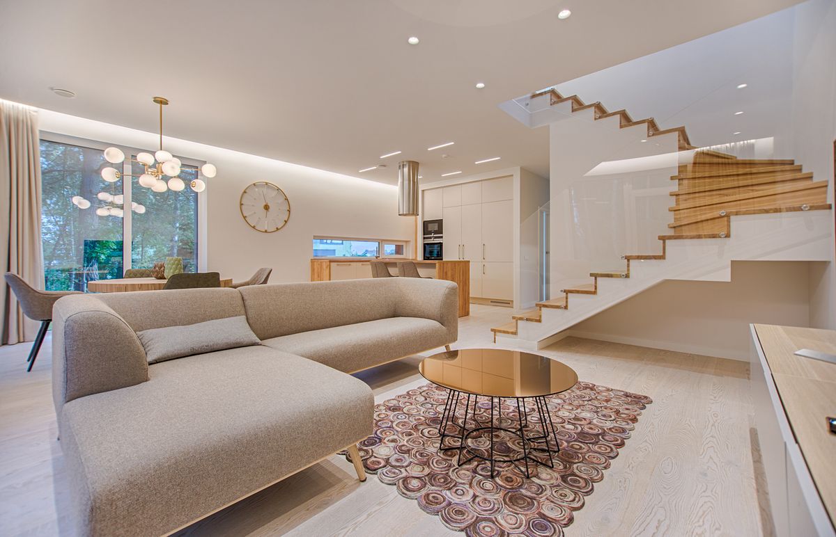 Licht mediterraan interieur, comfortabel gekoeld in de zomer